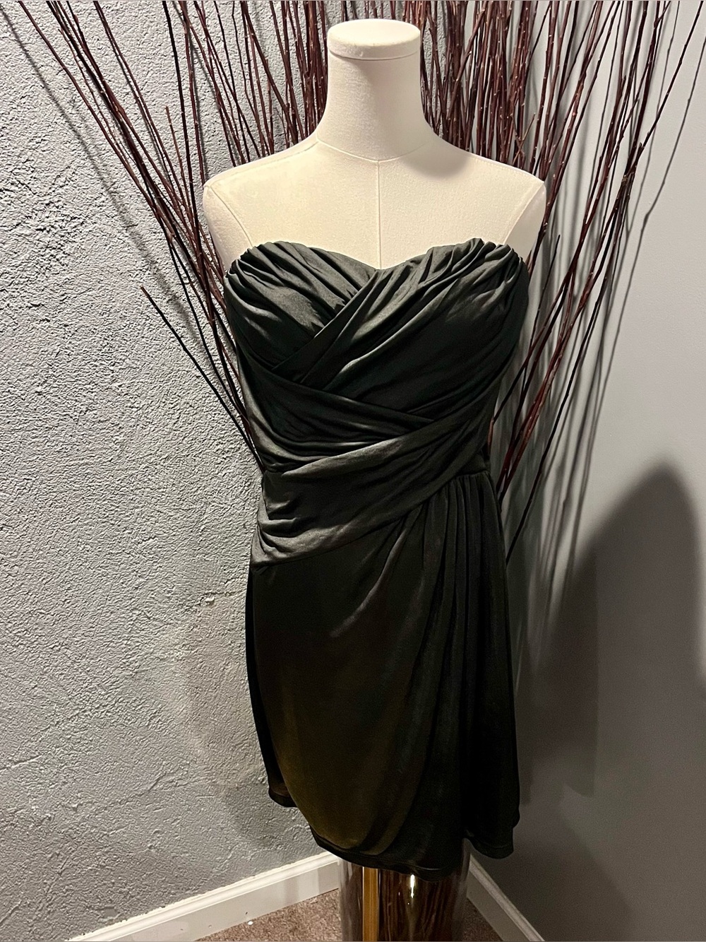 🌺EXPRESS GRAPHITE GREY STRAPLESS DRAPE DRESS SIZE MEDIUM 🌺